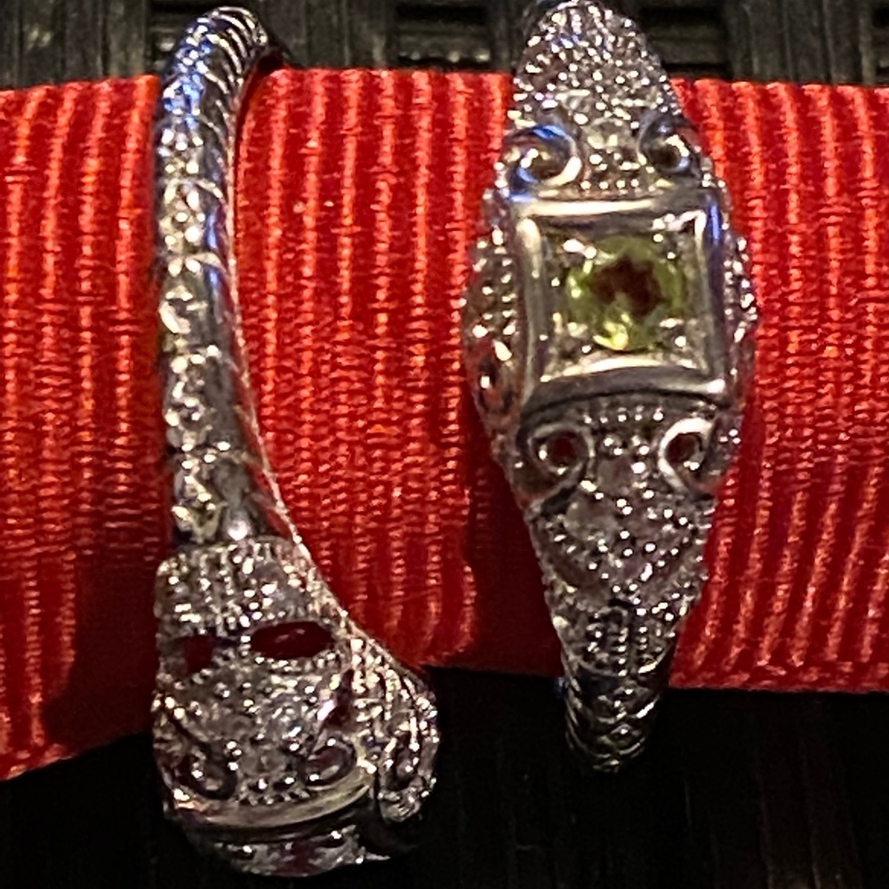Antique replica Silver Peridot gemstone silver ring